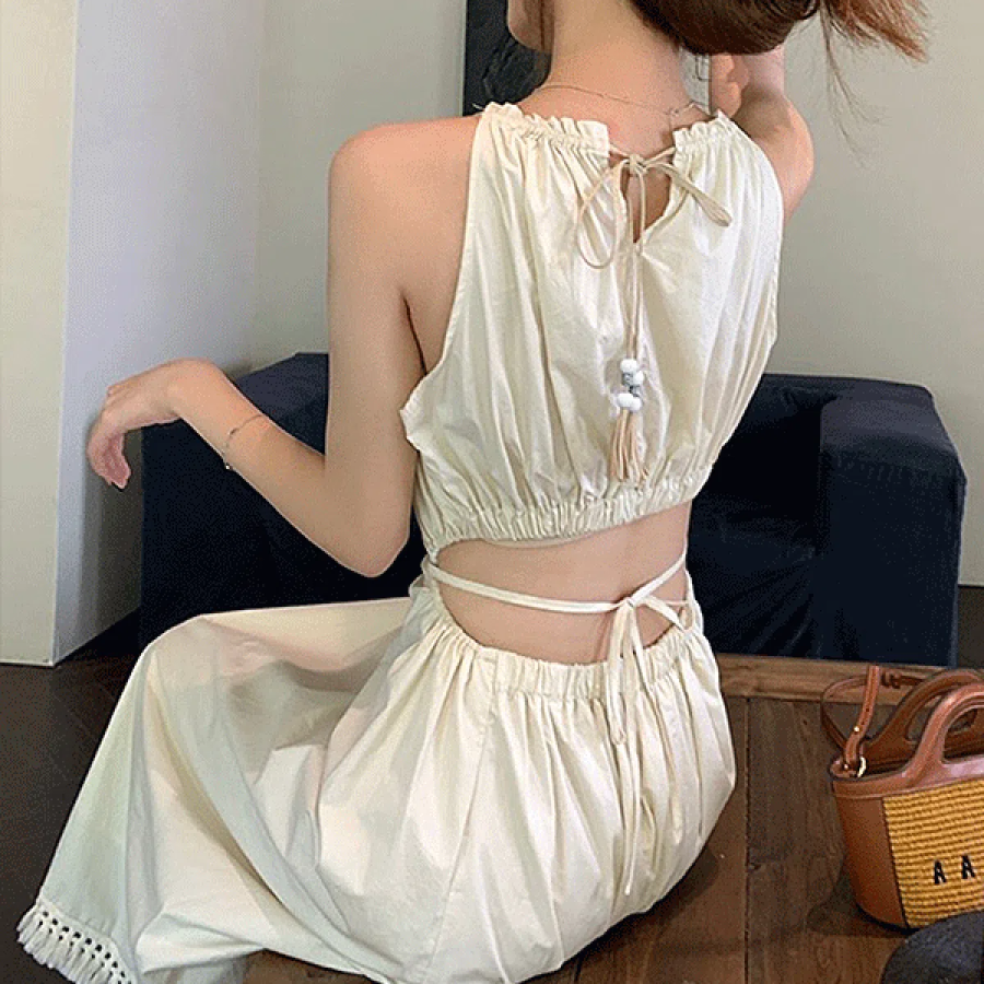 Летнее платье с халтер-воротником и открытой спиной