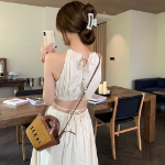 Летнее платье с халтер-воротником и открытой спиной