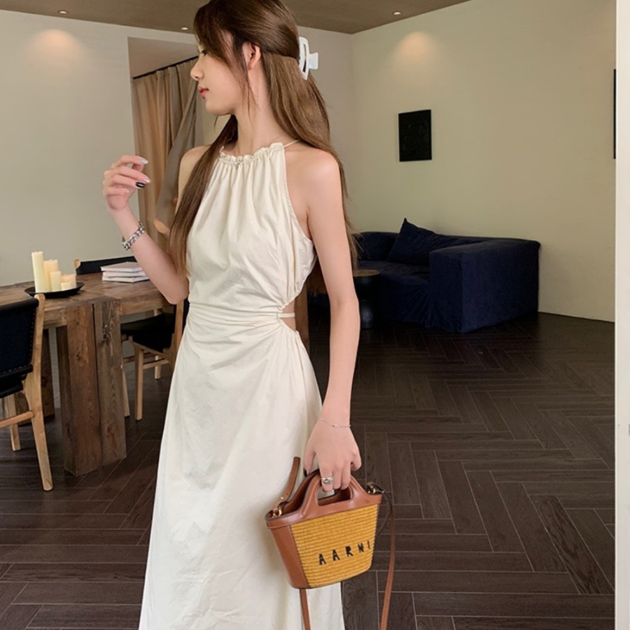 Летнее платье с халтер-воротником и открытой спиной