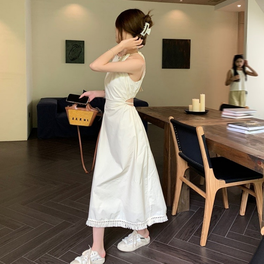 Летнее платье с халтер-воротником и открытой спиной