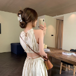 Летнее платье с халтер-воротником и открытой спиной