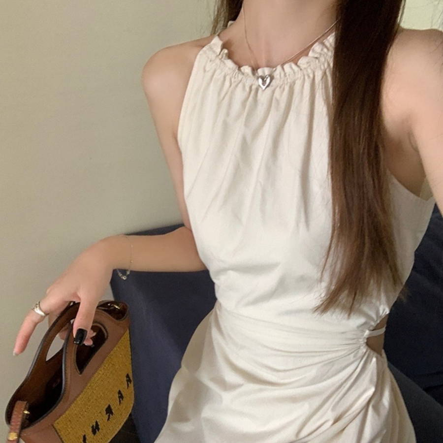 Летнее платье с халтер-воротником и открытой спиной