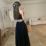 Летнее платье с халтер-воротником и открытой спиной