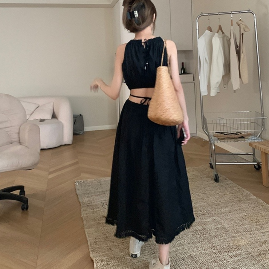 Летнее платье с халтер-воротником и открытой спиной