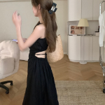 Летнее платье с халтер-воротником и открытой спиной