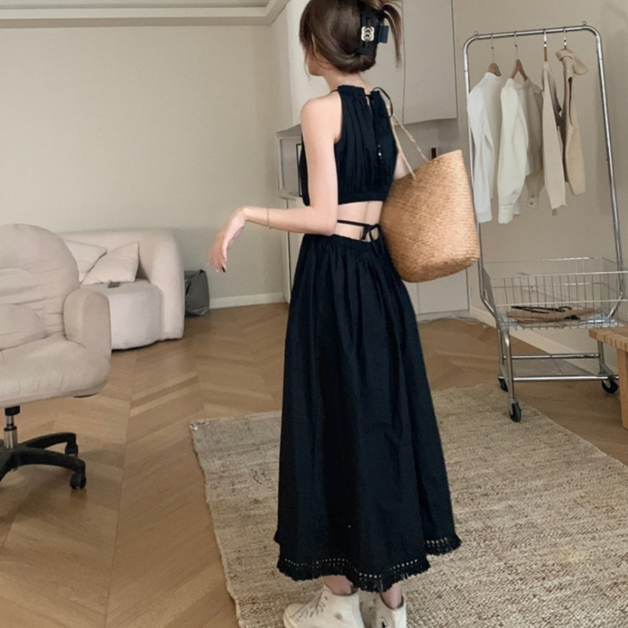 Летнее платье с халтер-воротником и открытой спиной