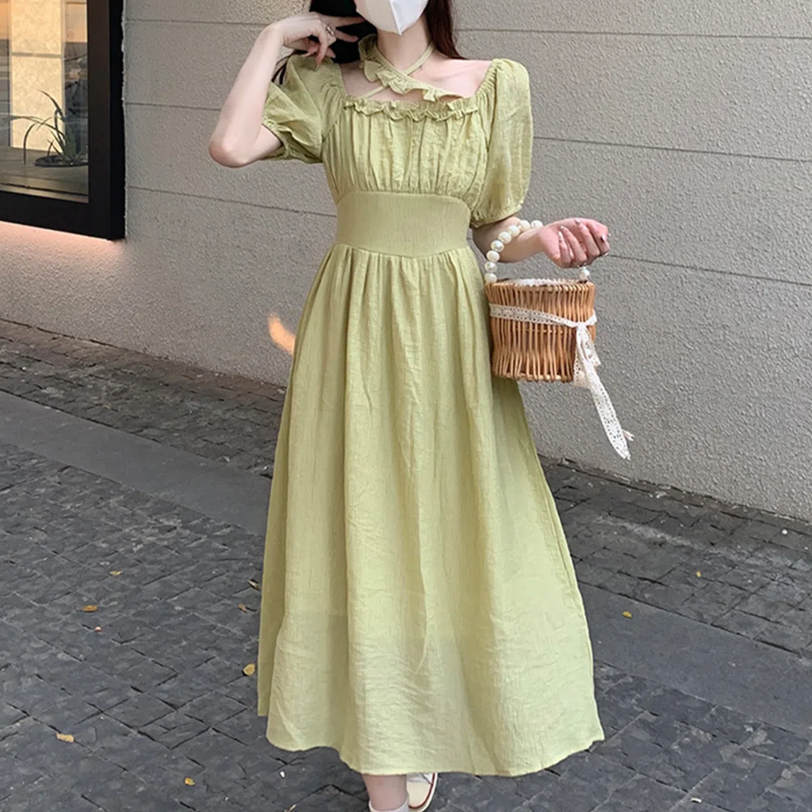 Летнее платье с короткими рукавами и поясом-резинкой