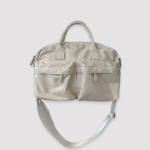 Daily Square Nylon Tote — лёгкая и практичная сумка на каждый день в урбанистичном стиле