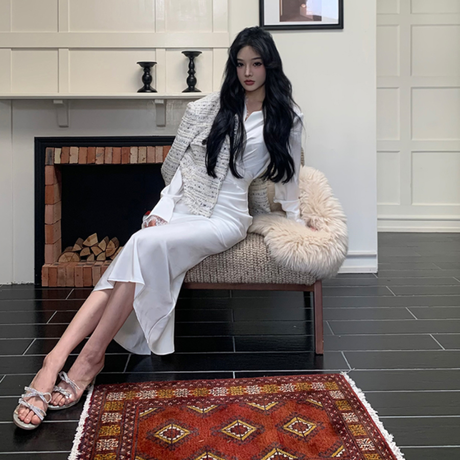 Атласное белое платье-рубашка с запахом