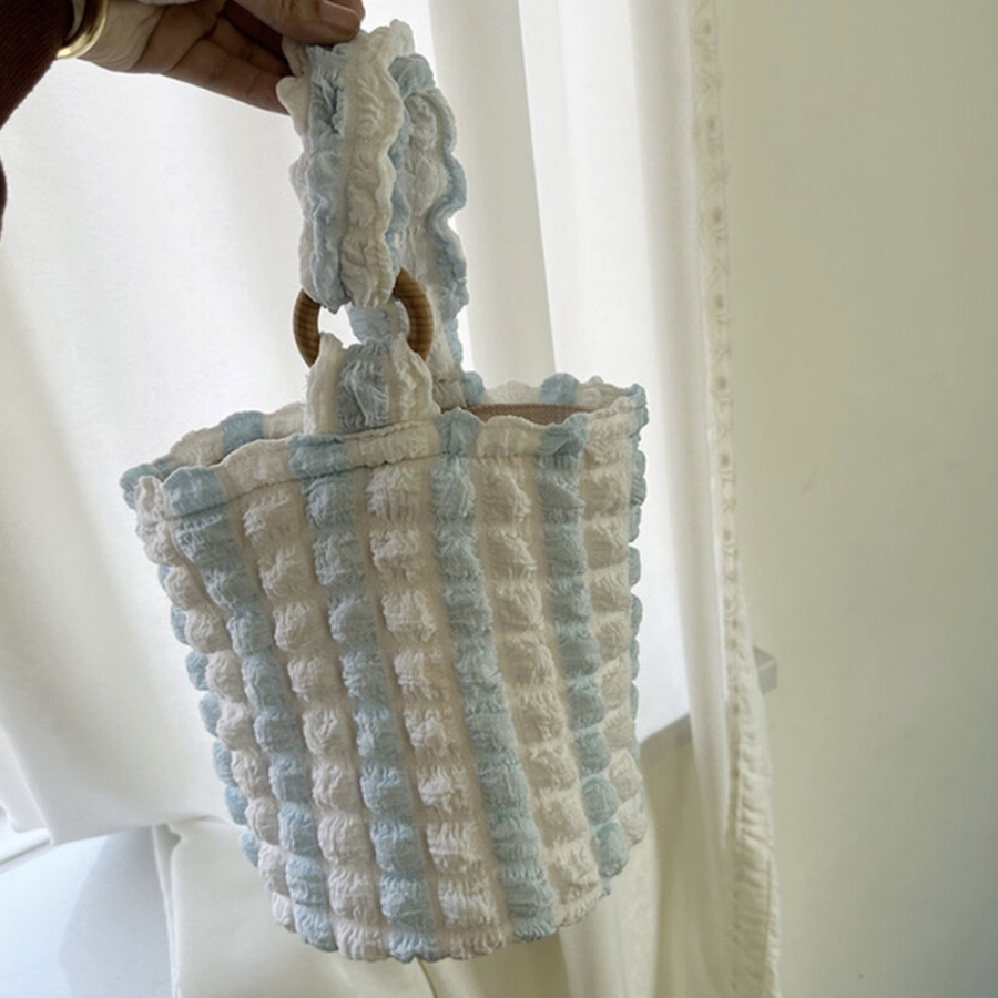 Bogle Check Fabric Tote — милая и удобная сумка для учёбы, прогулок и повседневных дел