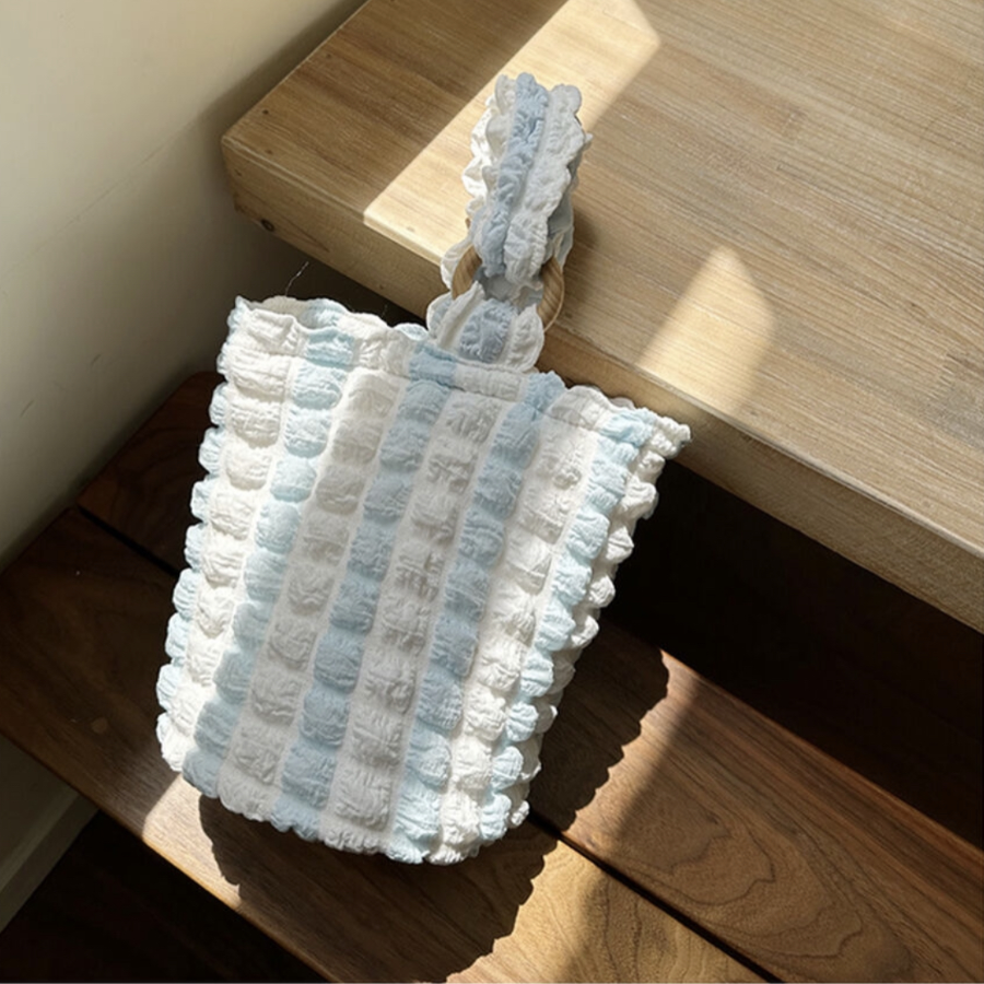 Bogle Check Fabric Tote — милая и удобная сумка для учёбы, прогулок и повседневных дел