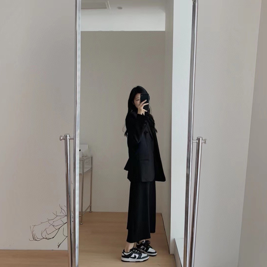 Фемининное чёрное платье с короткими рукавами макси длины