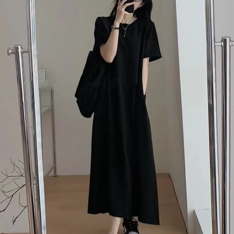 Фемининное чёрное платье с короткими рукавами макси длины