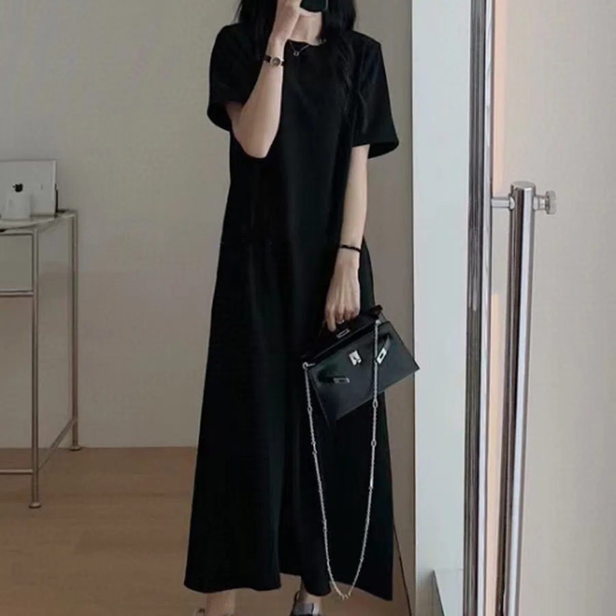 Фемининное чёрное платье с короткими рукавами макси длины