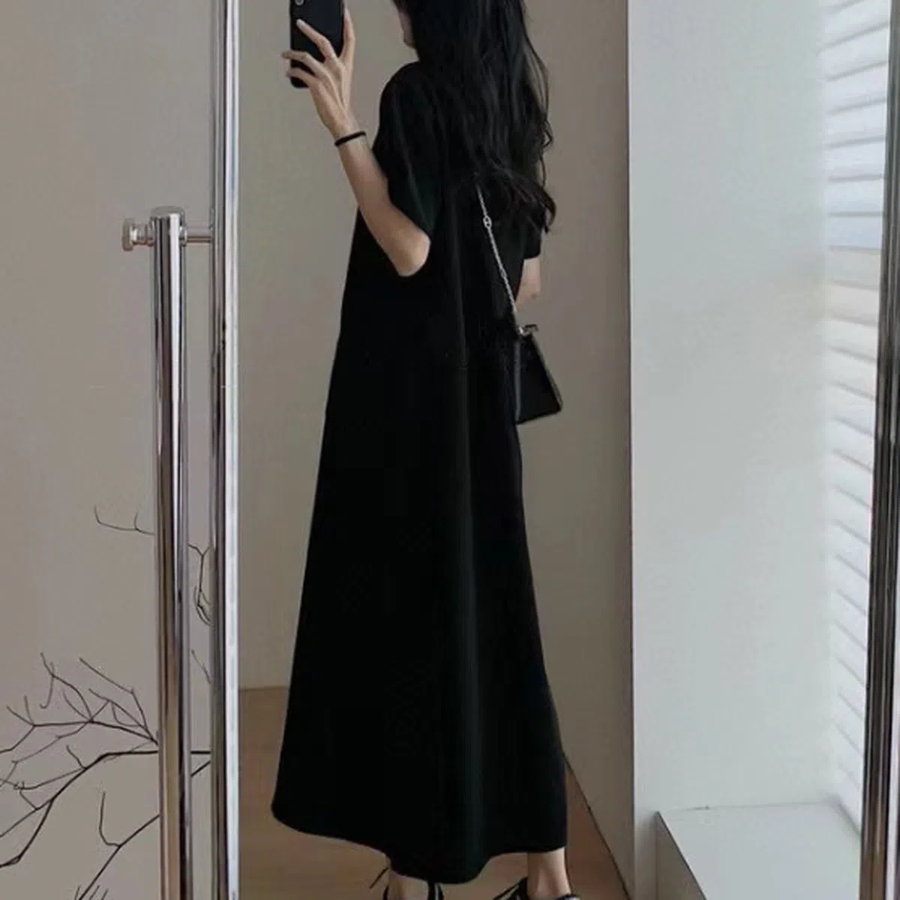 Фемининное чёрное платье с короткими рукавами макси длины