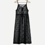 Длинное многослойное платье с лентой и V-образным вырезом