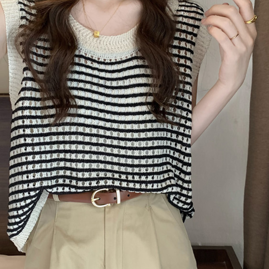 PERIEM NIC – Loose Fit Round Neck Punching Knit Vest