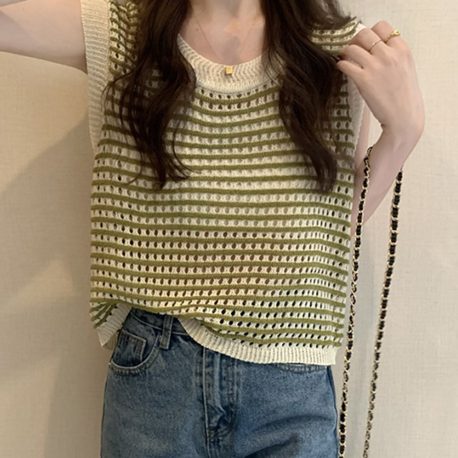 PERIEM NIC – Loose Fit Round Neck Punching Knit Vest