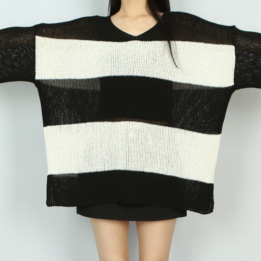 4-COLOR V-NECK STRIPE – Loose Fit Long Sleeve Knit Sweater