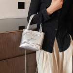 Ribbon Mini Cross Bag — миниатюрная сумка с акцентом на романтичный бант