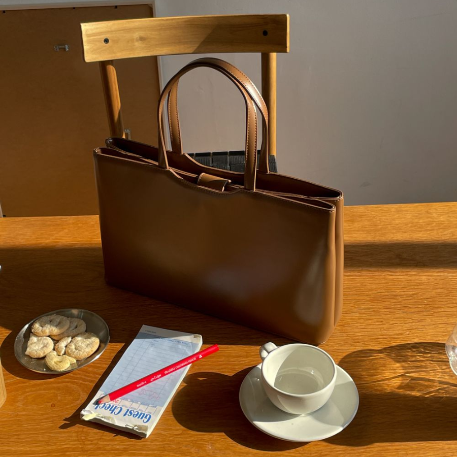 Square Brief Tote — элегантная женская сумка для офиса и не только