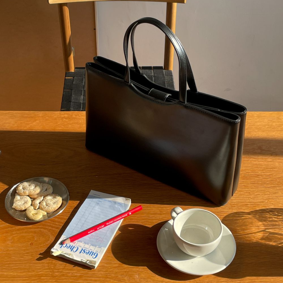 Square Brief Tote — элегантная женская сумка для офиса и не только