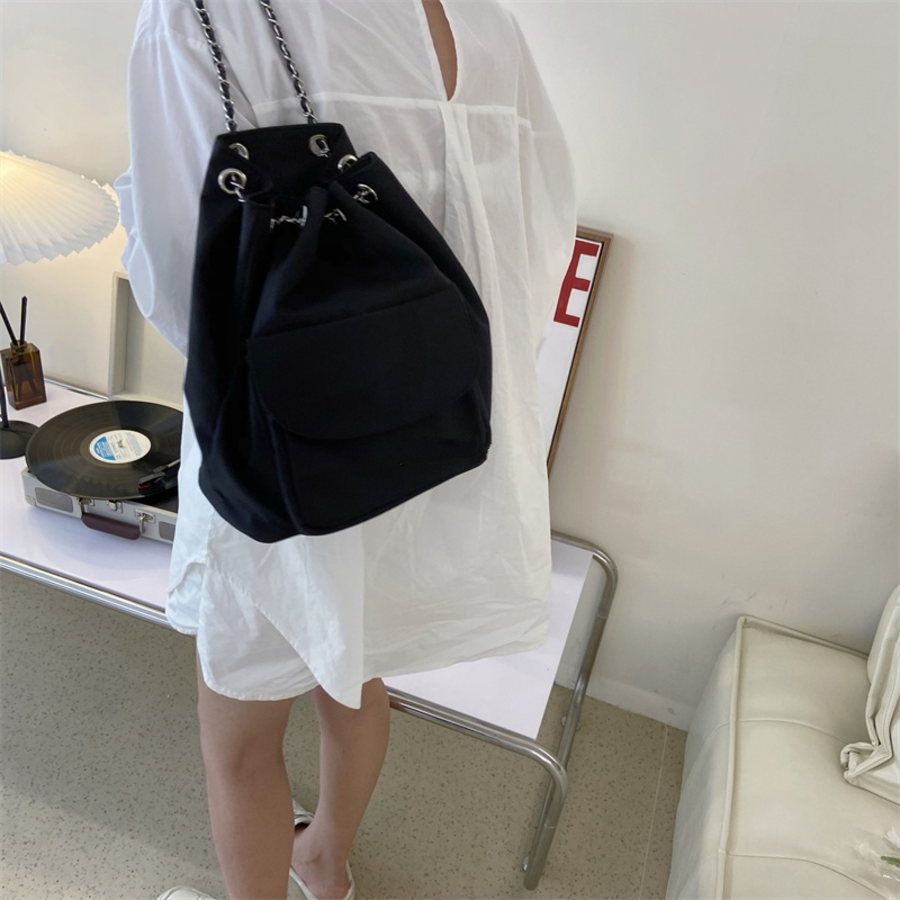 Dublin Silver Chain Bucket Bag — эффектная сумка в стиле городского шика