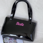 Kium Enamel Shiny Tote — глянцевый акцент на каждый день