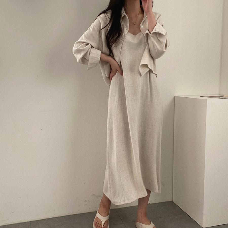 Льняная рубашка с длинным сарафаном без рукавов
