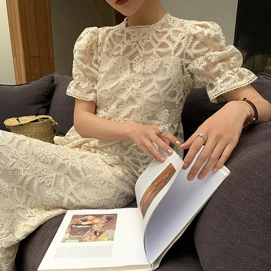 Юбка с кружевной блузкой