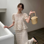 Юбка с кружевной блузкой