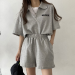 Анорак с надписью и короткие шорты