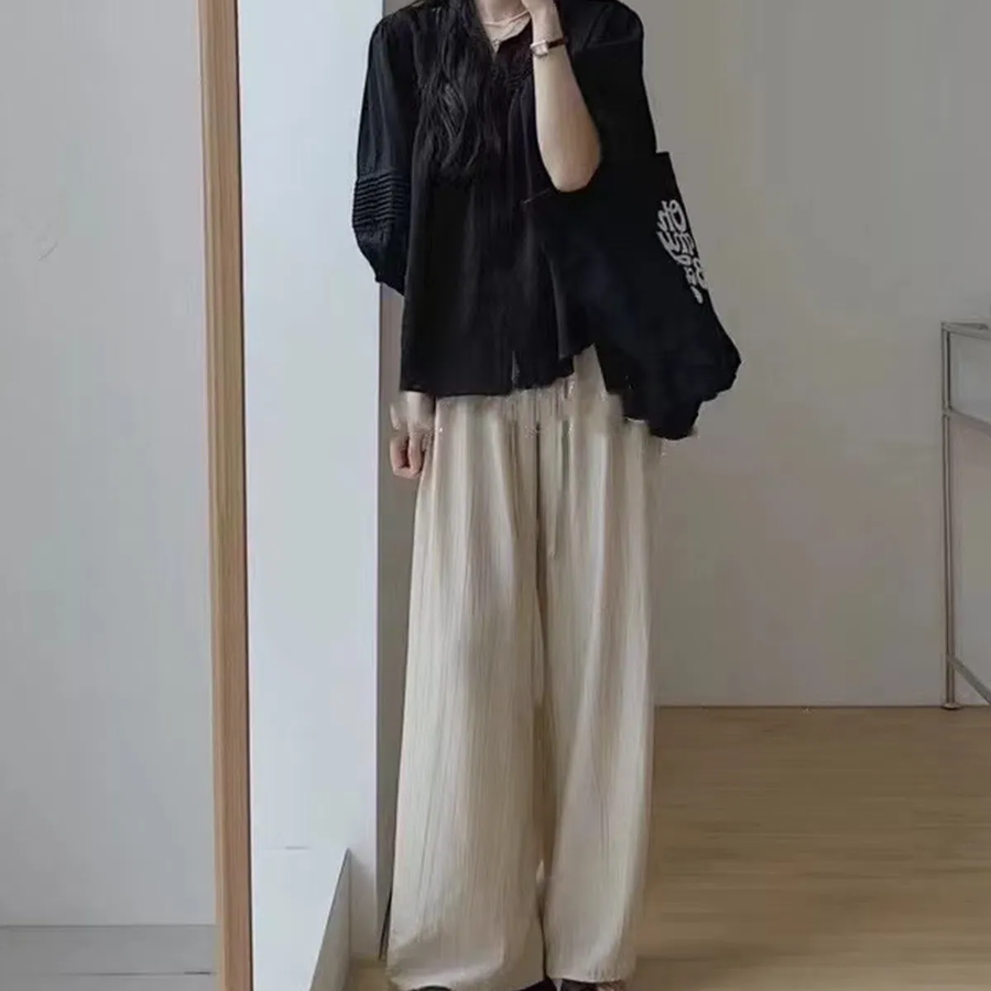 Удлинённая блузка и свободные брюки