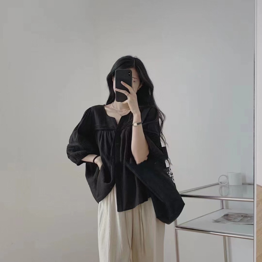 Удлинённая блузка и свободные брюки