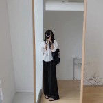 Удлинённая блузка и свободные брюки