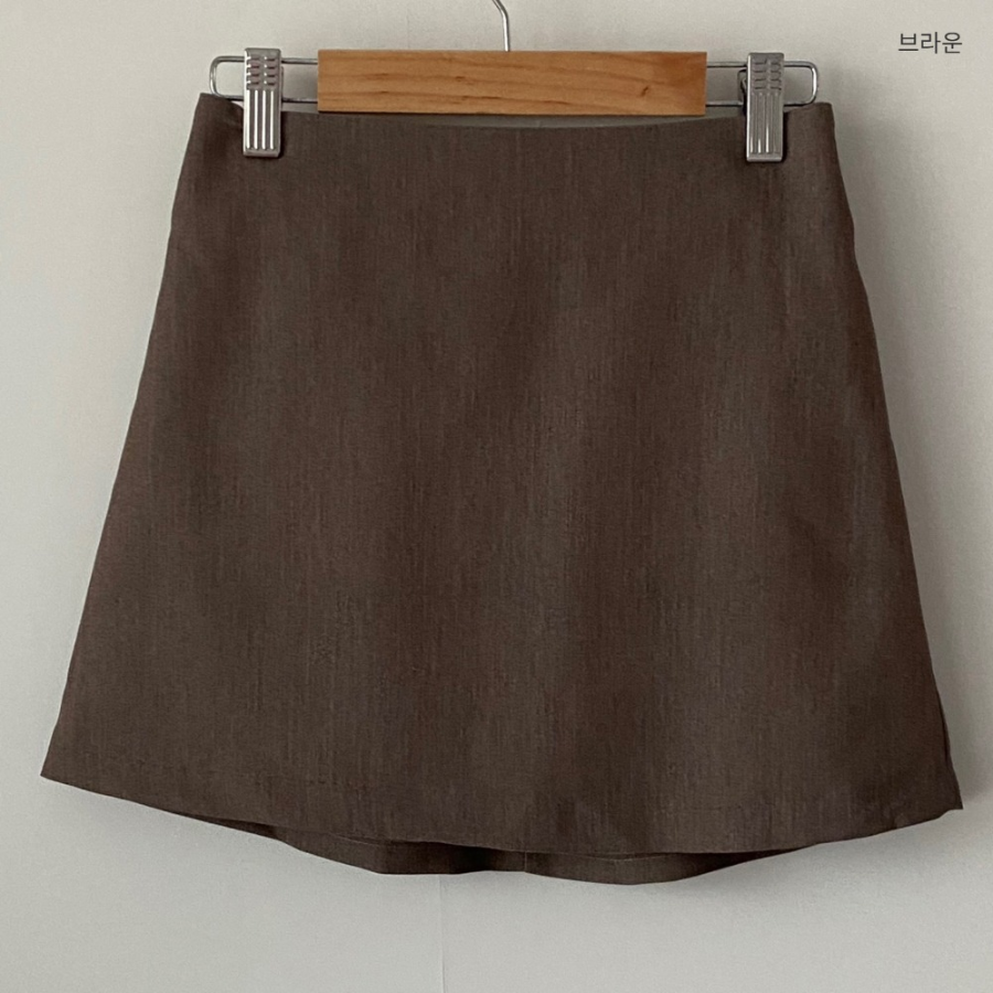 Удлинённая рубашка с бантом и мини-юбка с внутренними шортами