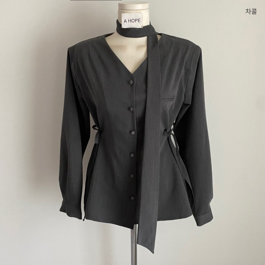 Удлинённая рубашка с бантом и мини-юбка с внутренними шортами