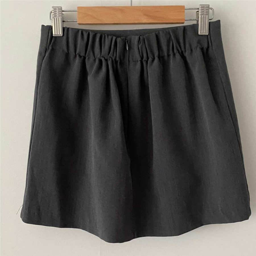 Удлинённая рубашка с бантом и мини-юбка с внутренними шортами