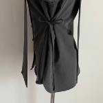 Удлинённая рубашка с бантом и мини-юбка с внутренними шортами