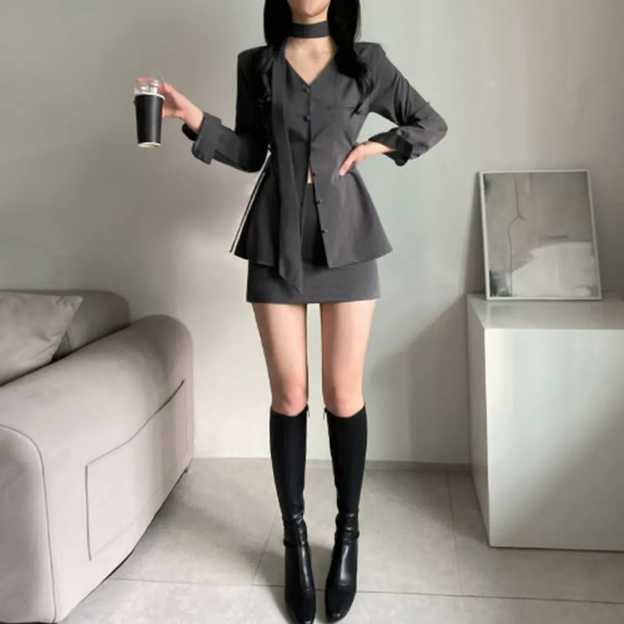 Удлинённая рубашка с бантом и мини-юбка с внутренними шортами