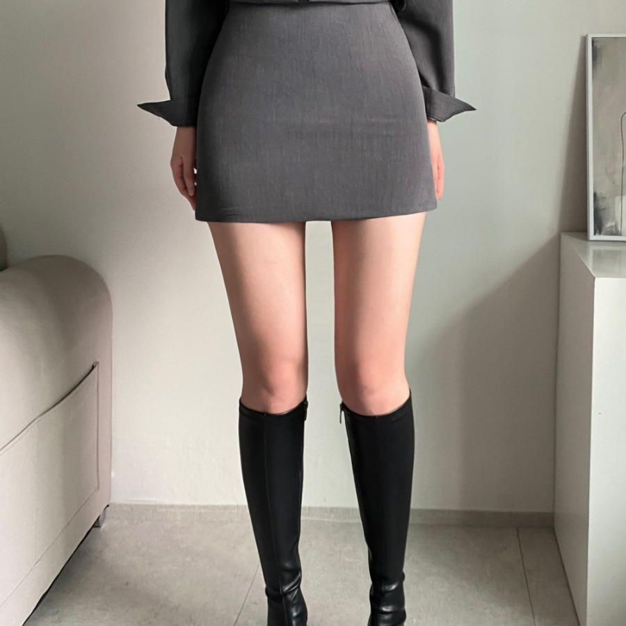 Удлинённая рубашка с бантом и мини-юбка с внутренними шортами