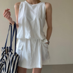 Лёгкий летний комплект: майка без рукавов и юбка-шорты с поясом на резинке