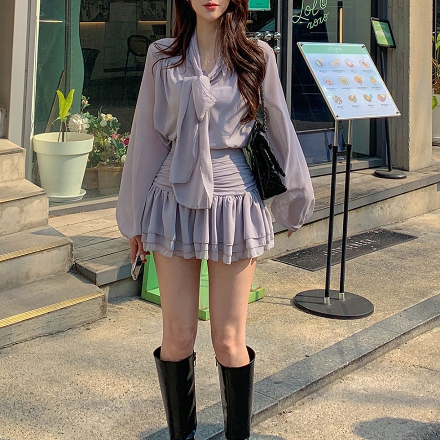 Трёхпредметный комплект: шифоновая блузка с бантом, майка и мини-юбка с рюшами и шортиками