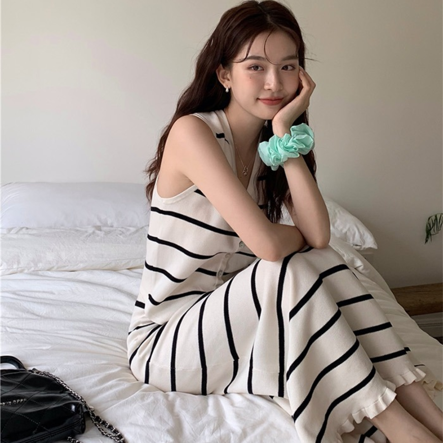 Комплект: майка без рукавов и длинная юбка в полоску