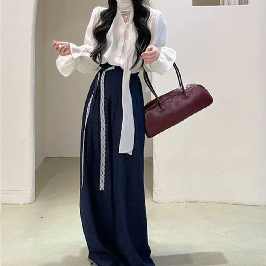 Элегантный комплект: шифоновая блузка с V-образным вырезом и широкие брюки с кружевной отделкой