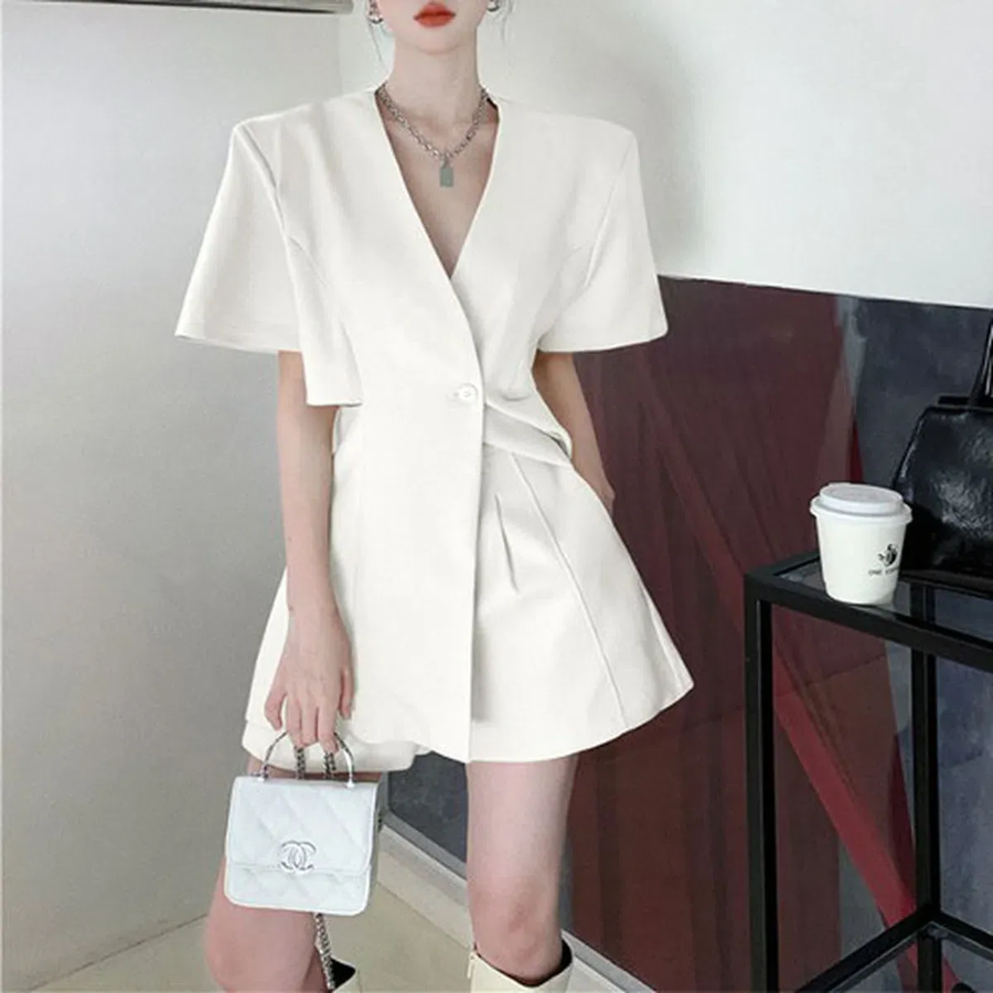 Комплект с оверсайз-жакетом и бермудами