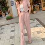 Комплект с коротким жакетом и широкими брюками