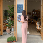 Комплект с коротким жакетом и широкими брюками