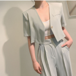 Комплект с коротким жакетом и широкими брюками