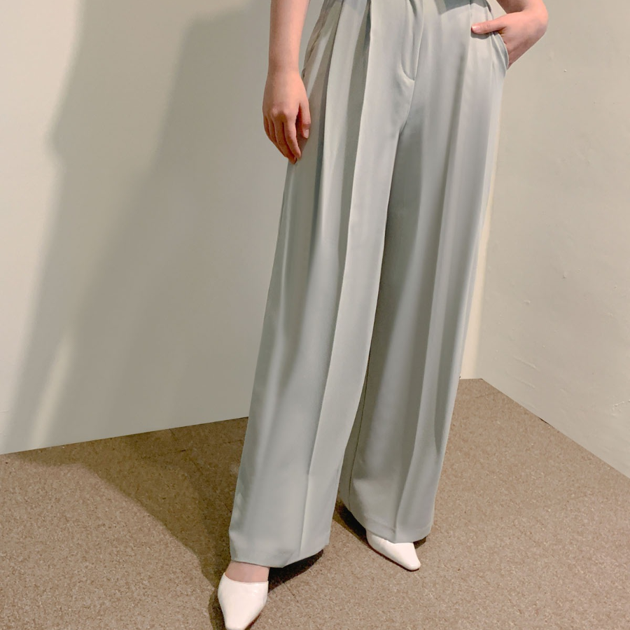 Комплект с коротким жакетом и широкими брюками